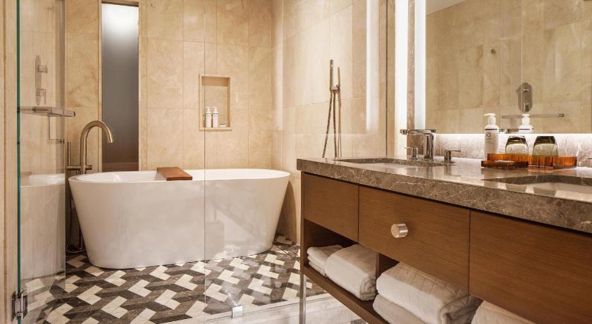 Image of Deluxe One-Bedroom King Suite - Hearing Accessible 2