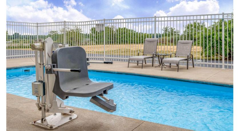 Holiday Inn Express Rensselaer photo