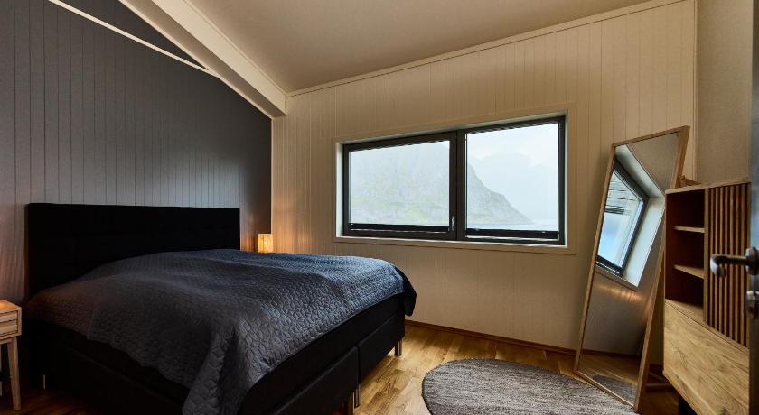 Lofoten panorama luxury home with sauna in Reine photo
