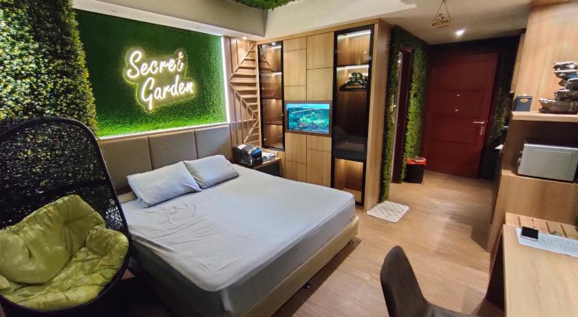 royal mediterania apartment, central park mall photo