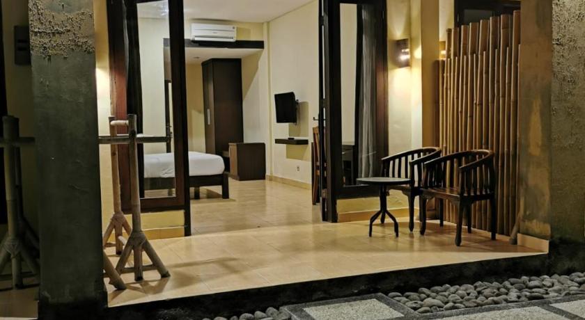 Dalia Budget Hotel – Senggigi Beach, ID