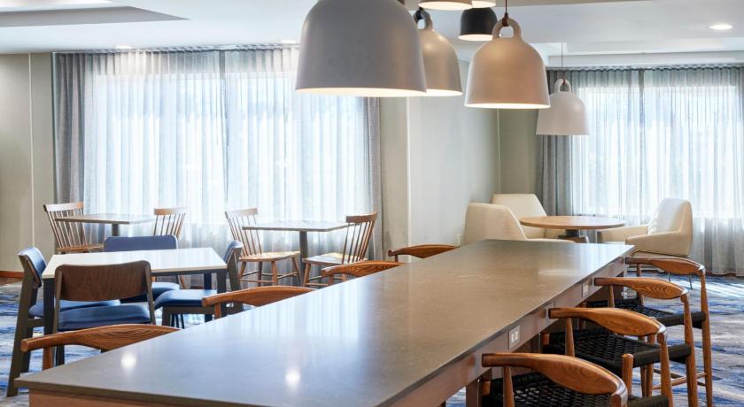 Fairfield Inn & Suites Burlington photo