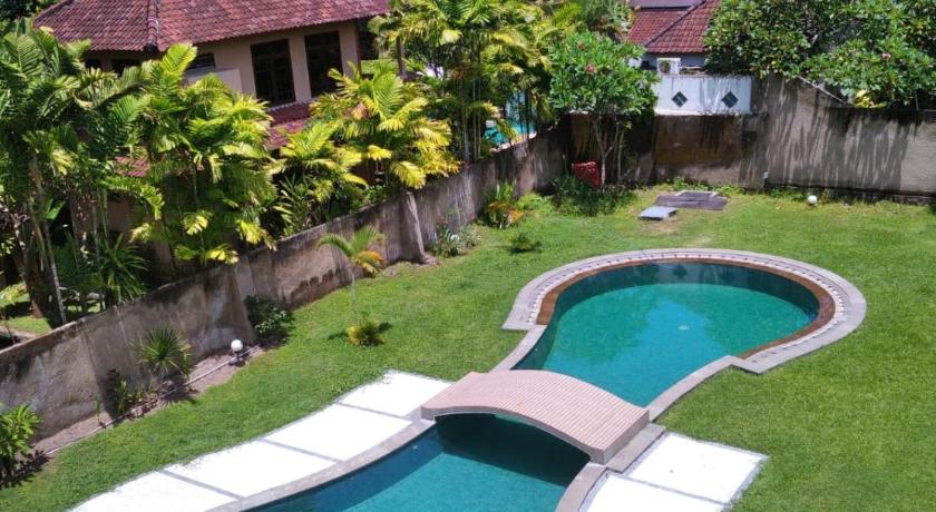 Dalia Budget Hotel – Senggigi Beach, ID