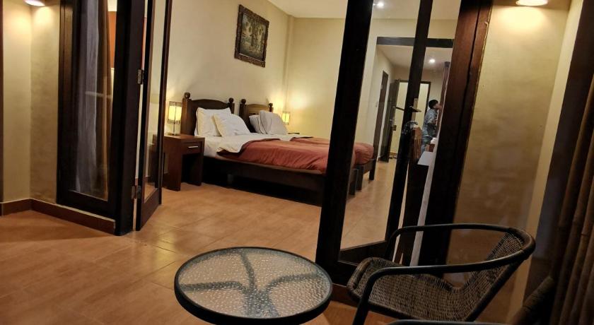 Dalia Budget Hotel – Senggigi Beach, ID