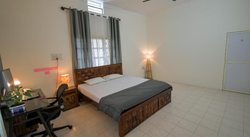 Double Room with Shared Bathroom