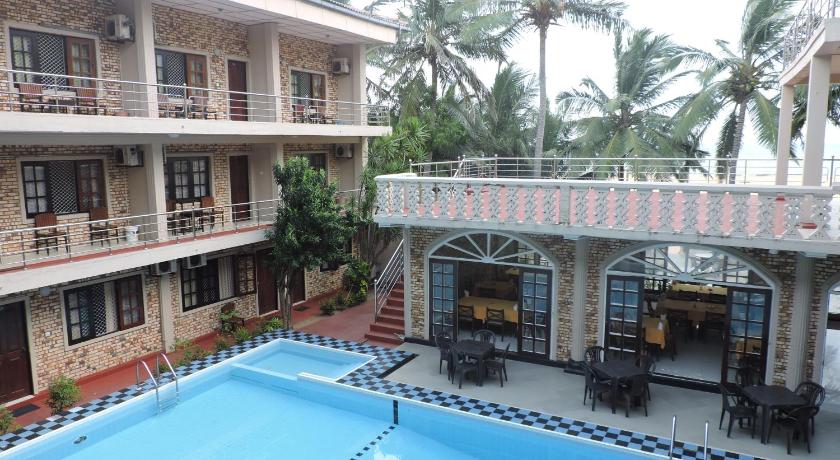 Oasis Beach Resort photo