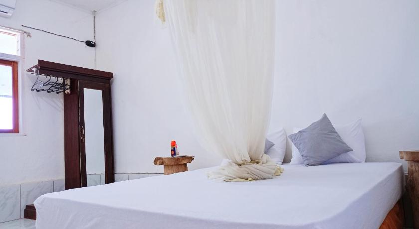 Tampilan Rocky homestay lakey nangas beach