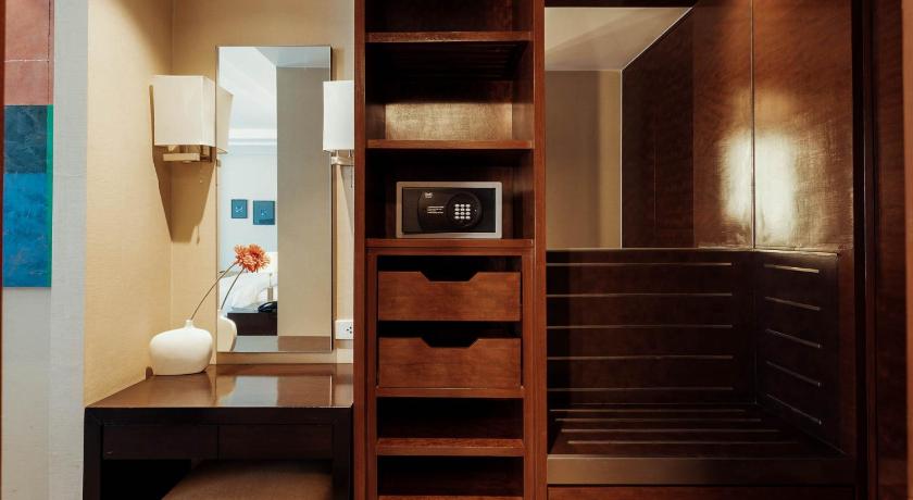 Image of Deluxe Suite 14