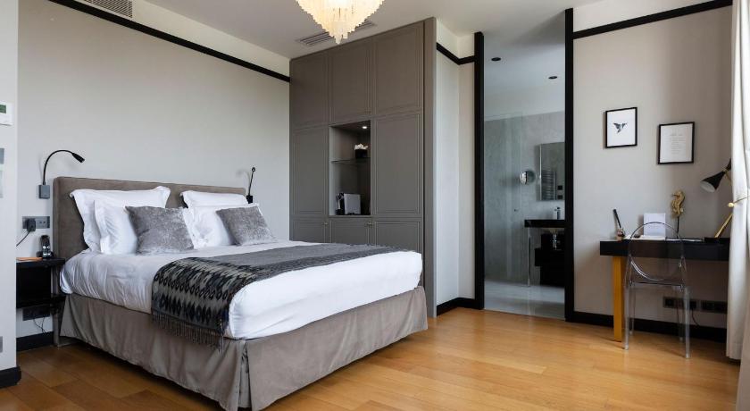 Image of Deluxe Room with Sea View 0
