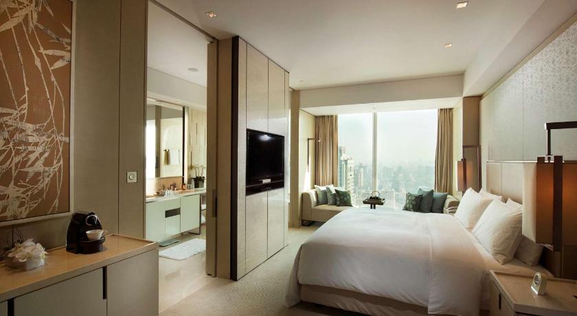 Image of 1 KING EXECUTIVE ROOM WITH EXEC LOUNGE ACCESS 0