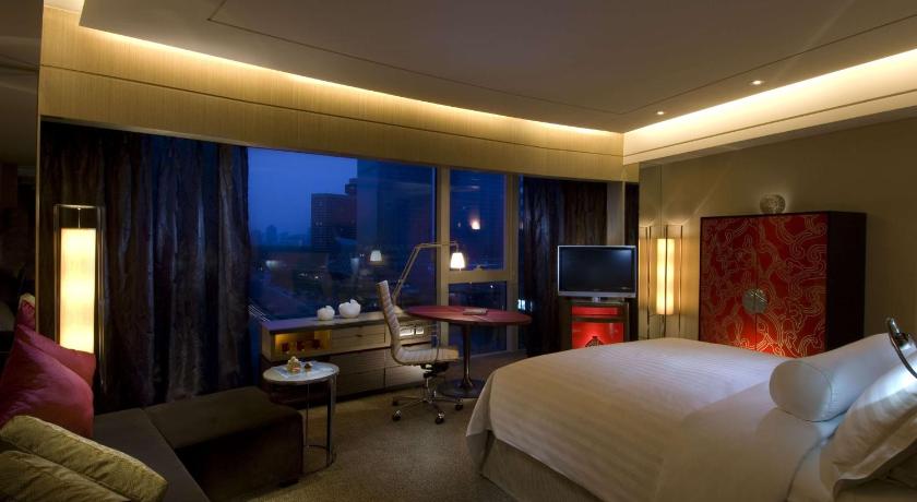 Image of Executive Junior Suite 6
