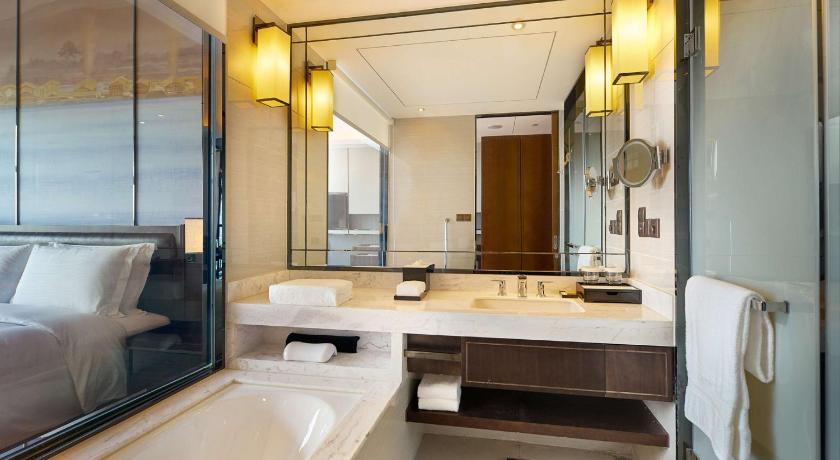 Image of King Executive Room - Lounge Access 2