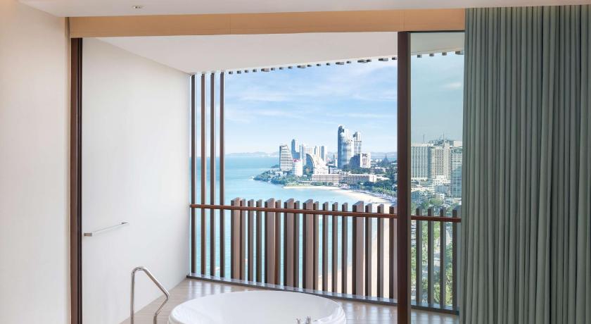 Image of King Premium Ocean Suite 2