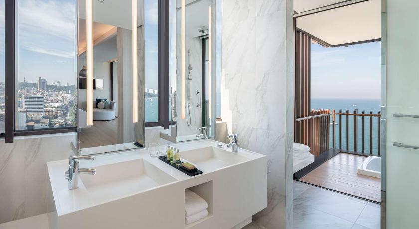 Image of King Prestige Ocean Suite 2