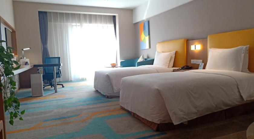 Image of 2 Twin Beds Standard Extra Floor Space 4