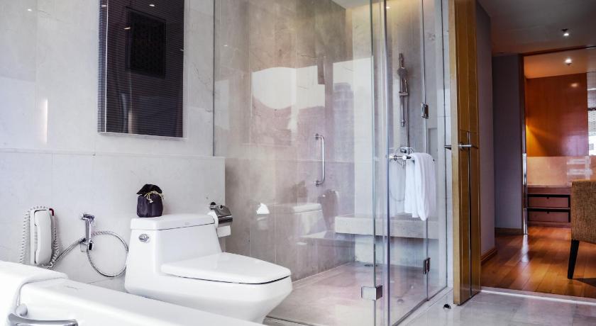 Image of Renaissance Suite, Club Lounge Access, 1 Bedroom Larger Suite, 1 King, Corner Room 10