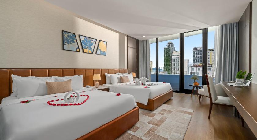 Image of Deluxe Partial Seaview Room with Balcony - Afternoon Tea Included 5