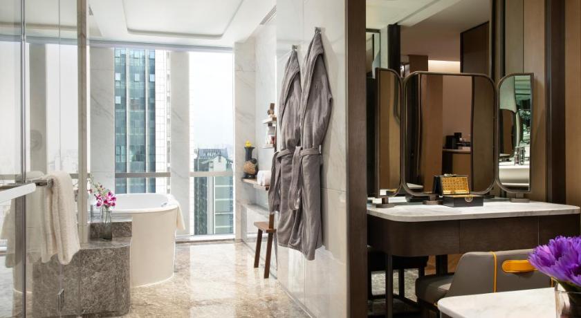 Image of Larger Guest room, 1 King, City view 4