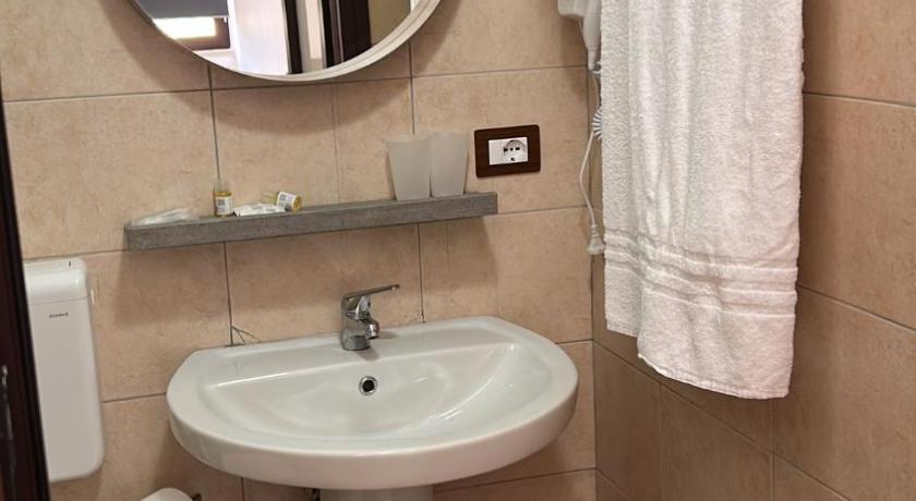 Sonnino Ristorante Bar Fittacamere Le BISTROT 3-Star Hotel restaurant