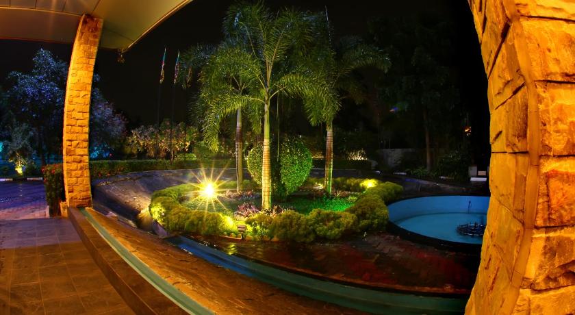 Opulent River Face Hotel - image 8