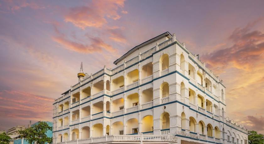 Sentrim Castle Royal Hotel photo