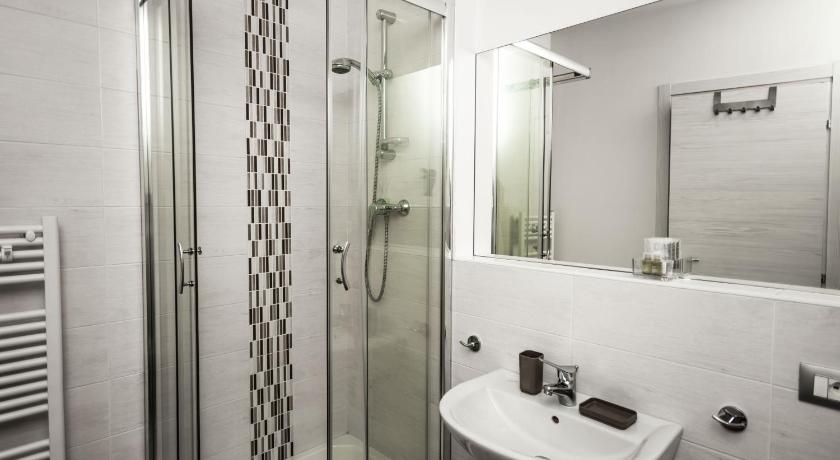 Image of Triple Room with Private Bathroom 2