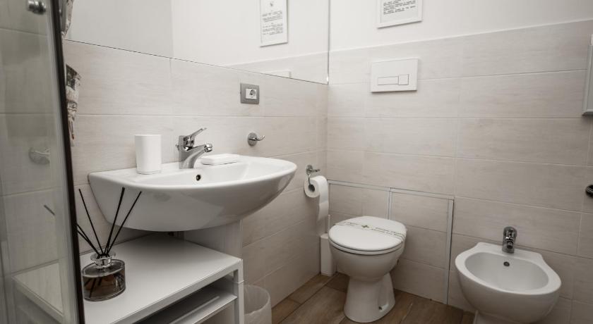 Image of Double or Twin Room with Private Bathroom 4