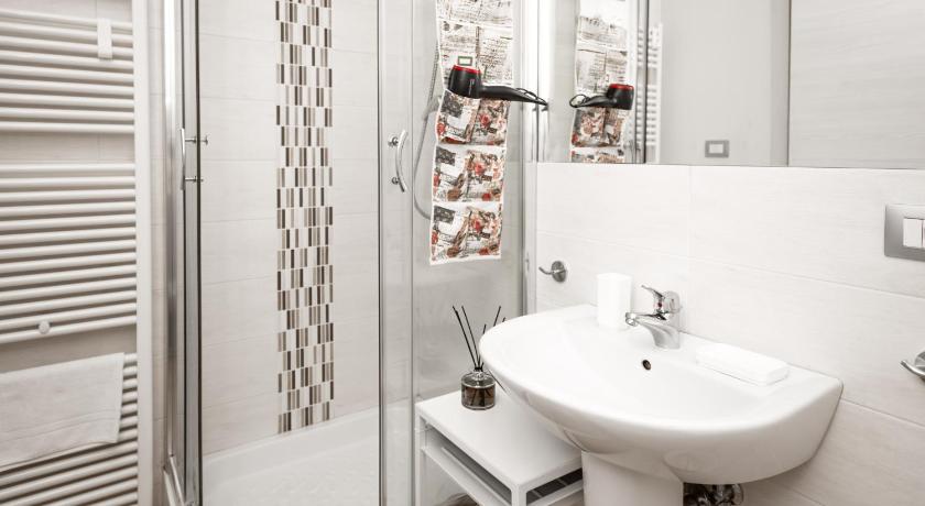 Image of Double or Twin Room with Private Bathroom 2