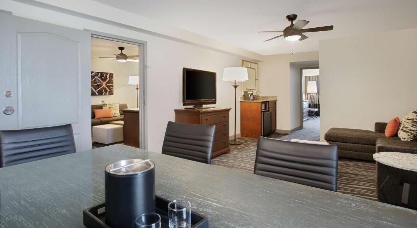 Image of 1 Bedrm Executive Suite- 1 King Bed Sofabed 7