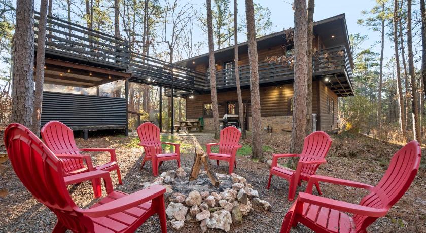 Hochatown Hot Tub Firepit Arcade Dog Friendly BBQ