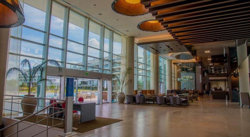 Hilton Pilar photo