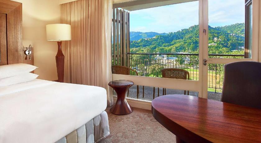 Image of 1 King Deluxe Sundeck Suite 0