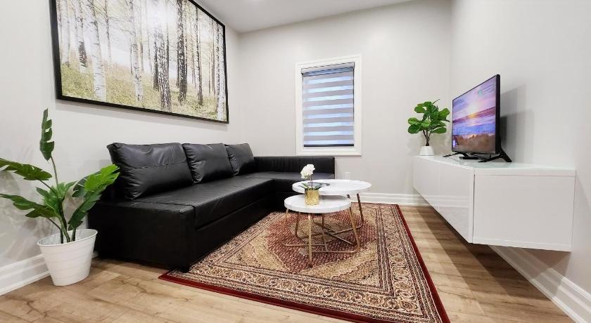 The Cozy Cove Modern King-Bedroom Full Apartment