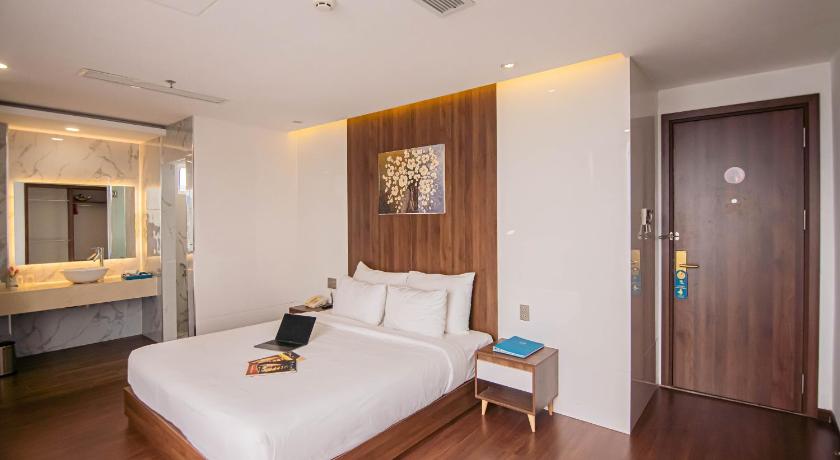 Image of Deluxe Double River View 3