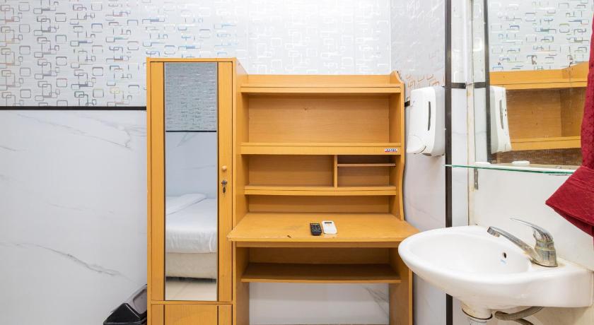 Alfa Guesthouse Serpong Mitra RedDoorz – Banten, PA