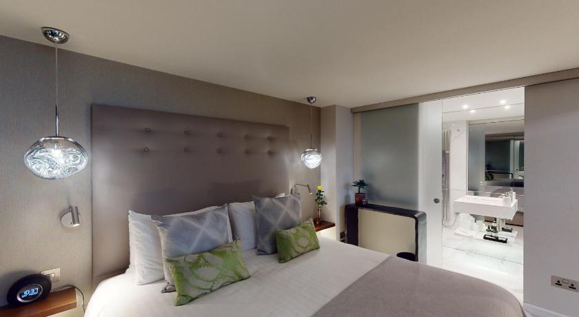 รูปของอพาร์ตเมนต์ 2 ห้องนอน เอ (Executive 2-Bedroom Apartment) 16