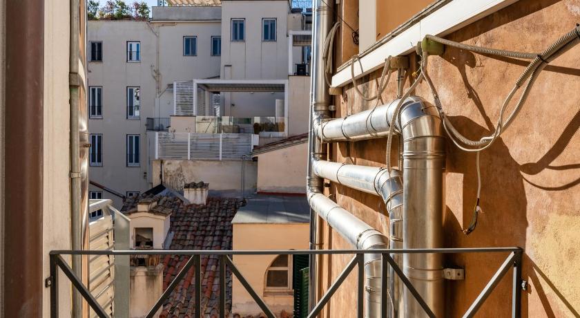 Image of Large Studio with Kitchenette and Balcony 10
