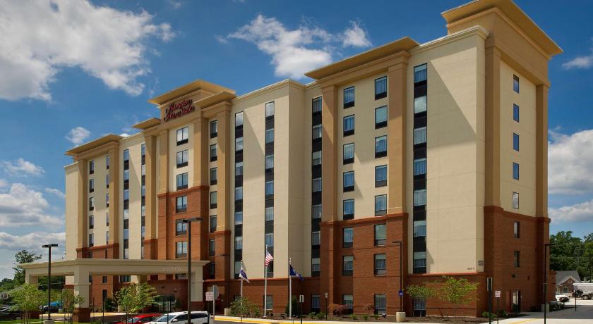 Hampton Inn and Suites Falls Church photo