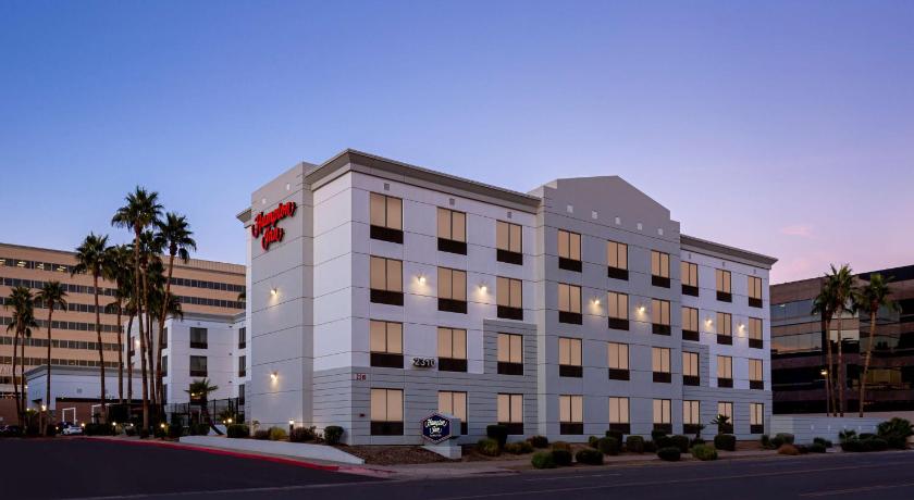 Hampton Inn Phoenix-Biltmore photo