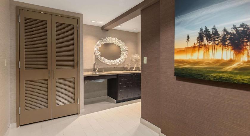 Image of COASTAL VIEW VISTA SUITE WITH 1 KING BED 11