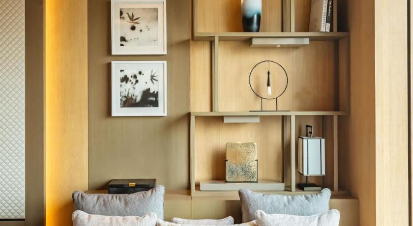 Image of Larger Guest room, 1 King, City view 5