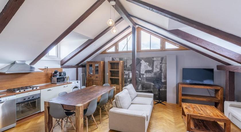 Janackovo nabrezi 19 - Riverside Apartments — Hotel in Prague