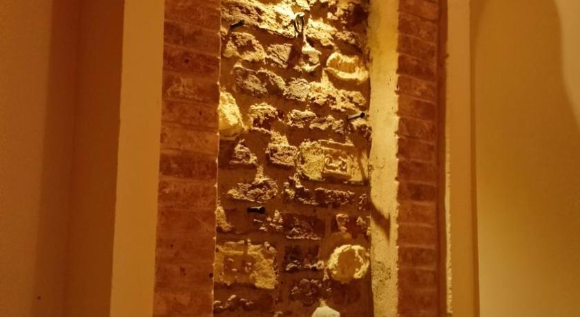 Antique Pearl Hotel - image 8