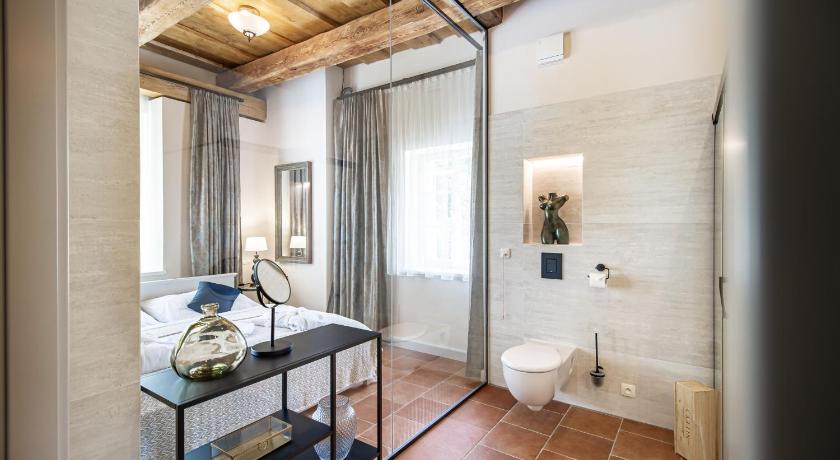 Image of Deluxe Triple Room 7