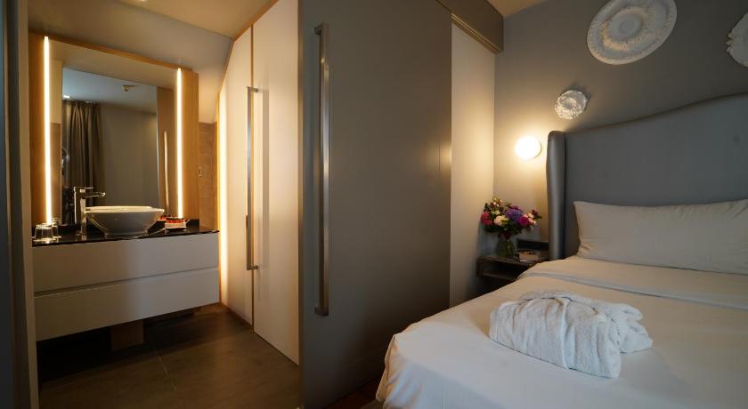 Image of King Suite 8