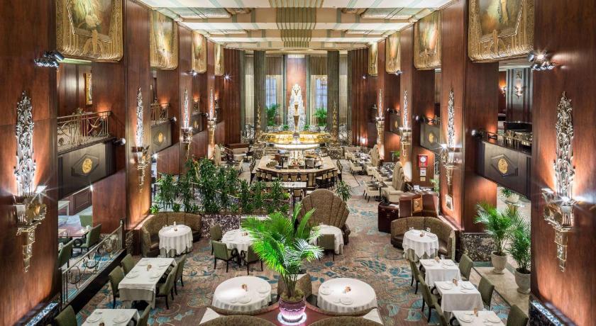 Hilton Netherland Plaza Hotel photo