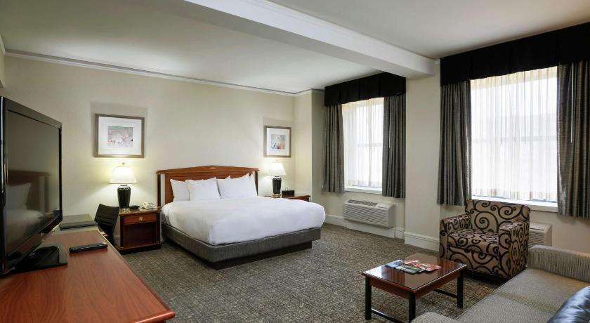 صورة One King Studio Suite 1