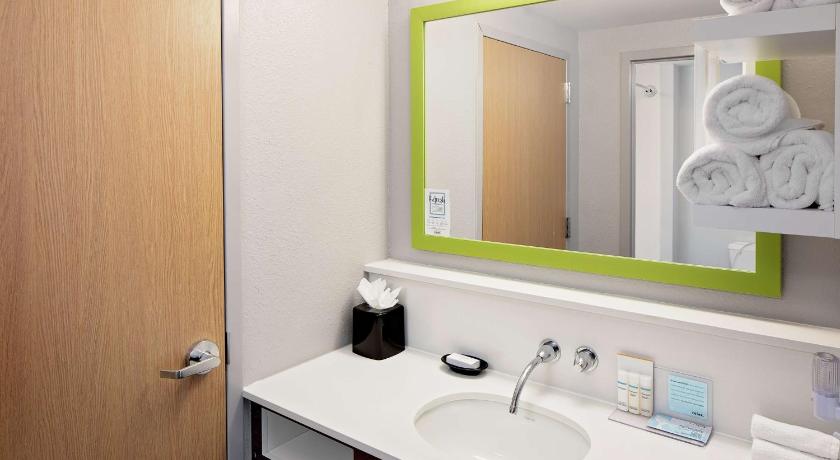 Image of 1 BEDROOM KING BED SUITE KITCHENETTE 11