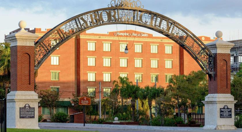 Hampton Inn & Suites Tampa/Ybor City/Downtown photo