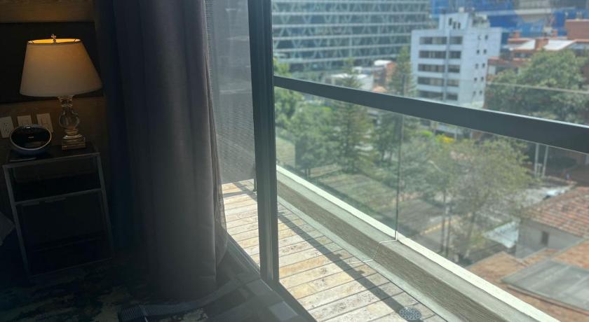 8010 Urban Living photo